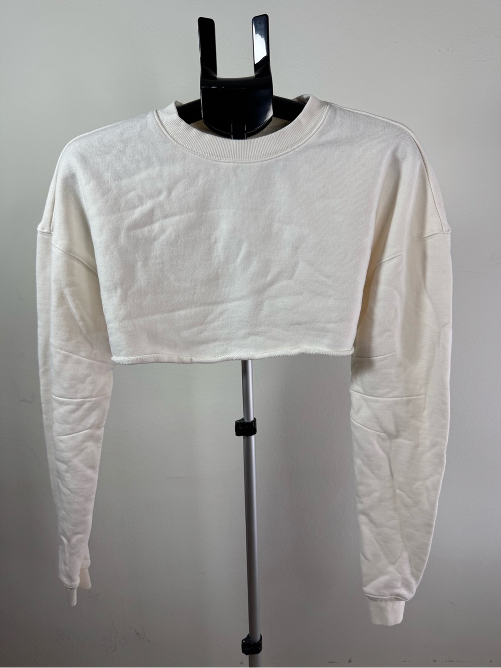 ALO Yoga White Cropped Long Sleeve Pullover